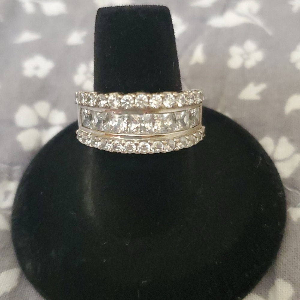 Fashion ring